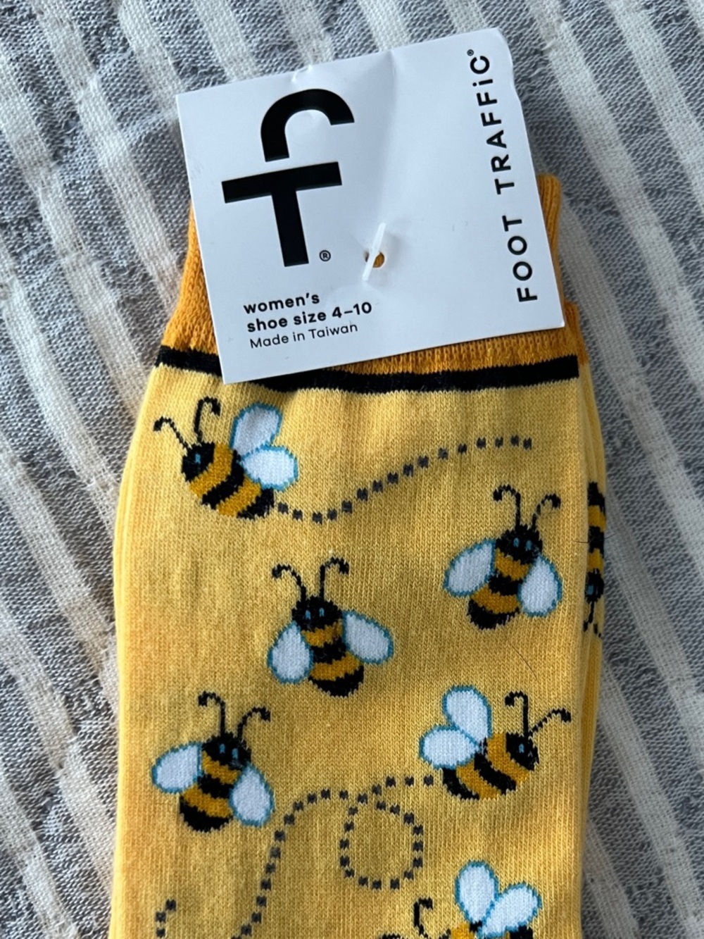 Foot Traffic Yellow Whimsy Bee Pattern Fashion Socks Women’s sz 4-10
